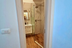 Lolas-1-BDR-Bathroom
