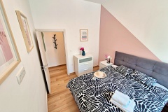 Lolas-1BDR-Room4