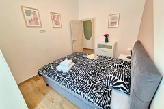 Lolas-1BDR-Room5