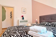 Lolas-1BDR-Room6