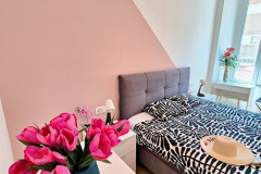 Lolas-1BDR-Room8