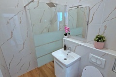 Lolas-Studio-Bathroom-1