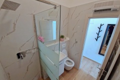 Lolas-Studio-Bathroom-2