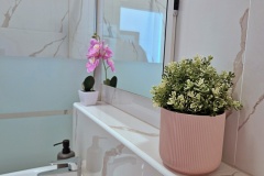 Lolas-Studio-Bathroom-3